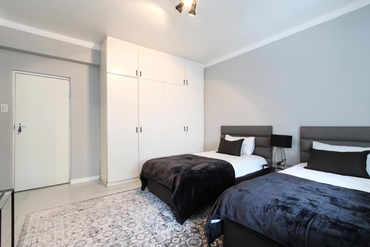 Nederburg, Sea Point, 2 Bed - New